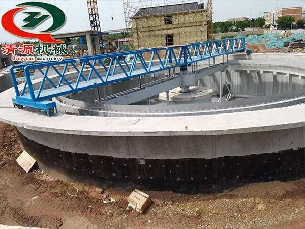 山東煙臺客戶周邊傳動刮泥機(jī)安裝項(xiàng)目